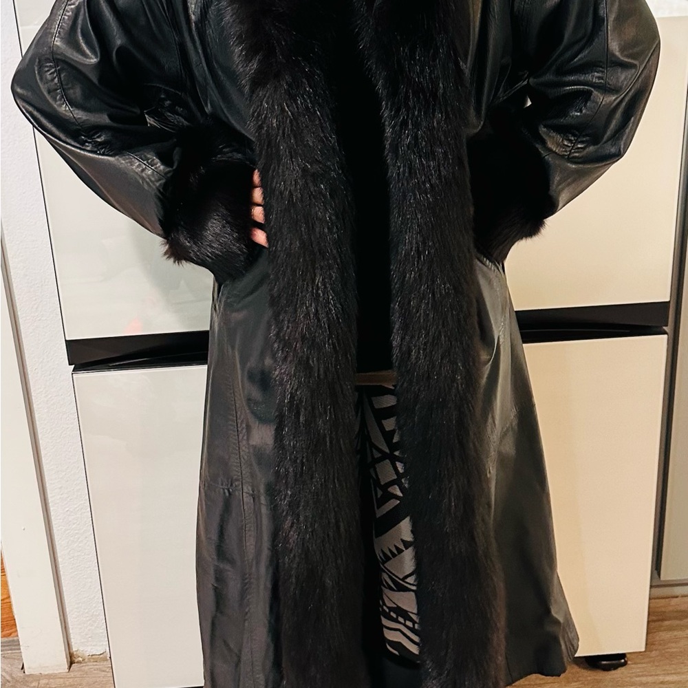 VERICCI Black Leather & Black Fox Fur Drama Coat Plus - Picture 2 of 5